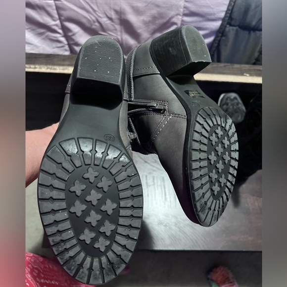 Booties - Picture 4 of 5